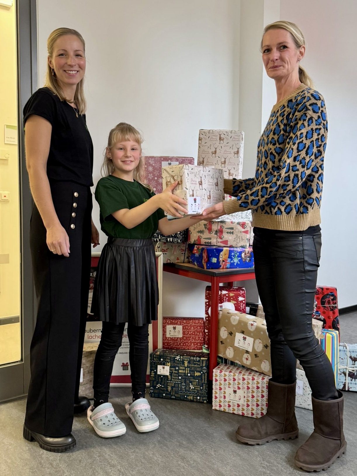 Weihnachten im Schuhkarton: Grundschüler schenken Freude für Kinder in Osteuropa